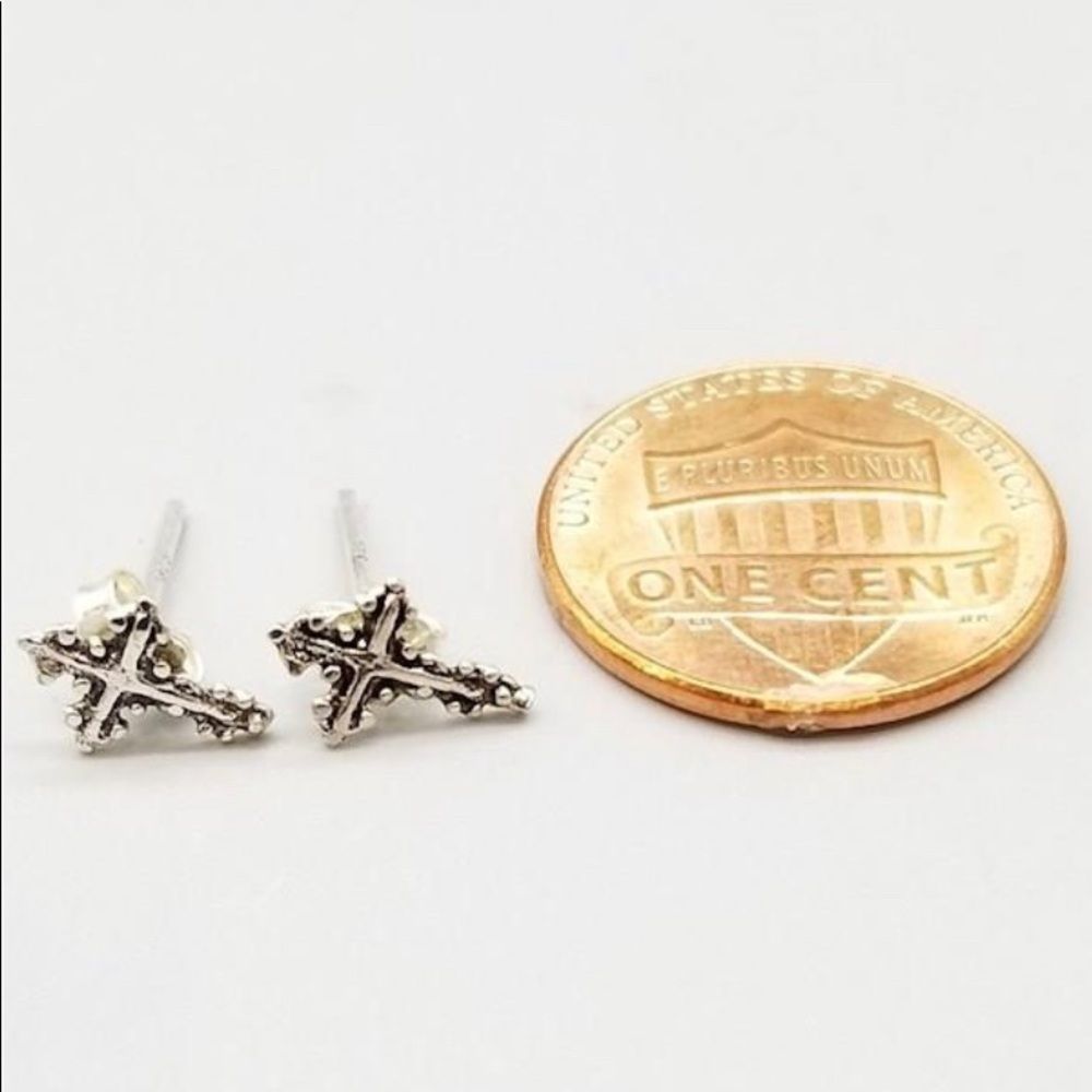 Sterling silver cross earrings. 925